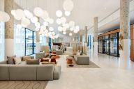 Un espace d’accueil soigné et chaleureux, pour recevoir vos invités avec élégance. | © Hyatt Place CDG
